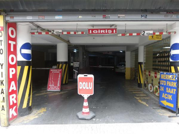 istanbulda-dolu-alarmi.-kapali-otoparklar-tika-basa-doldu_4137_dhaphoto5