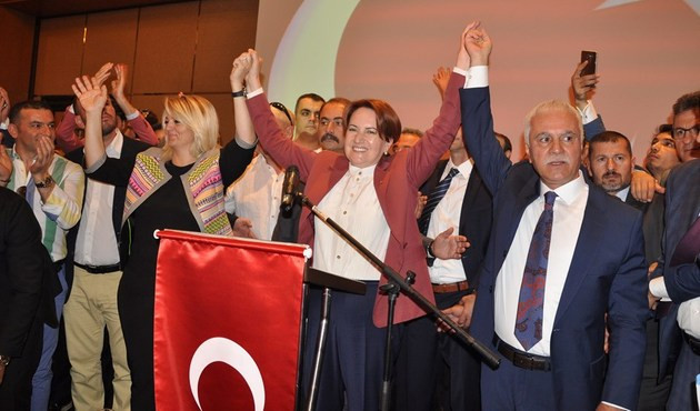 Koray Aydın bug&uuml;n omuz verdiği Akşener'e d&uuml;n "FET&Ouml; destekliyor" diyordu! / VİDEO