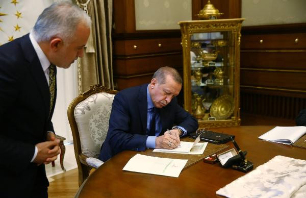 cumhurbaskani-erdogan-kurban-vekaletini-turk-kizilayina-verdi_7215_dhaphoto2