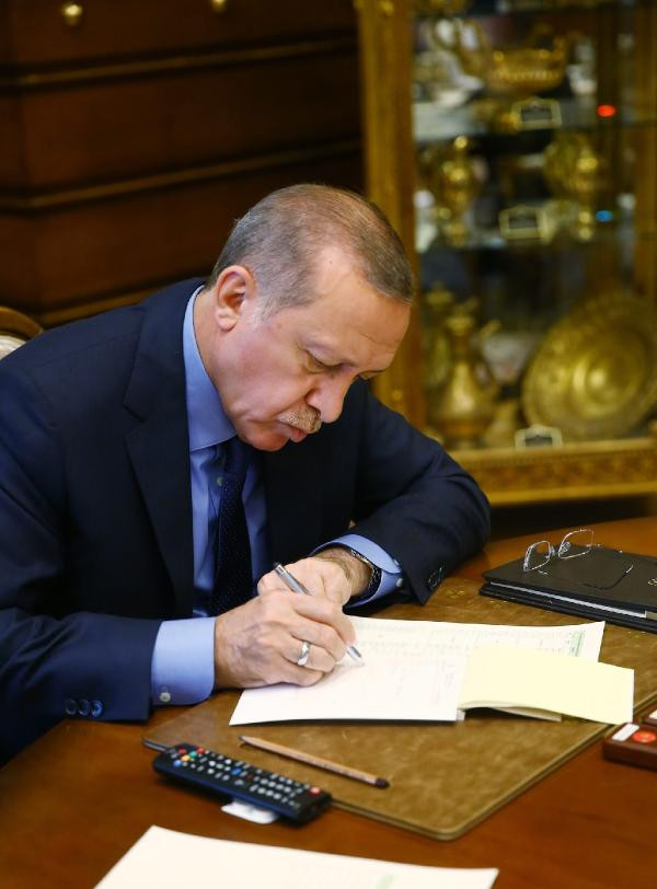 cumhurbaskani-erdogan-kurban-vekaletini-turk-kizilayina-verdi_7215_dhaphoto4_1