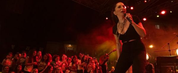 sertab-erener-konserinde-gerginlik-sahneyi-terk-ettiGUAt0xCmDkSbAlCXnGhzyA