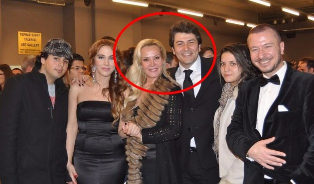 &Uuml;nl&uuml; sunucu Vatan Şaşmaz otel odasında &ouml;ld&uuml;r&uuml;ld&uuml;...