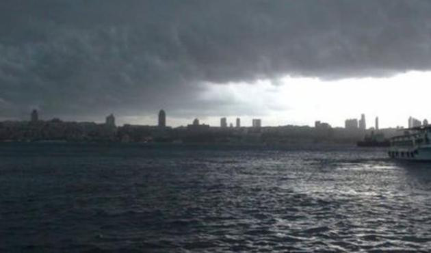 İstanbul'da g&ouml;r&uuml;lmemiş fırtına! K&uuml;m&uuml;lonimbus kabusu geri d&ouml;nd&uuml; / VİDEO