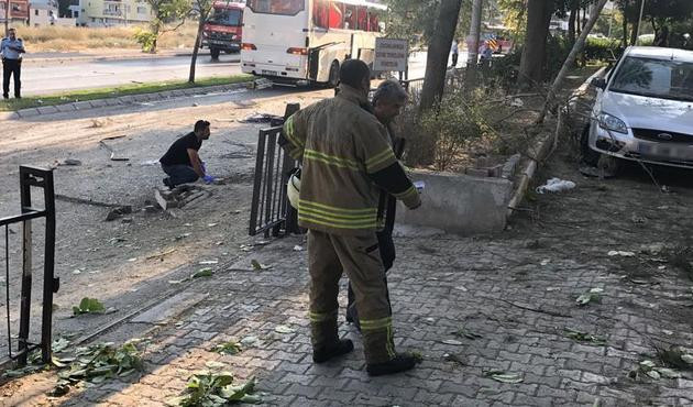 İzmir'de cezaevi aracının ge&ccedil;işi sırasında patlama! Yaralılar var...