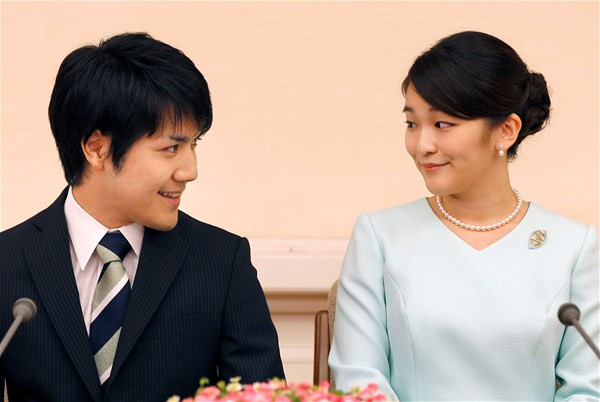 aski-icin-kraliyet-ailesini-birakti-prenses-mako-japonya-1643283