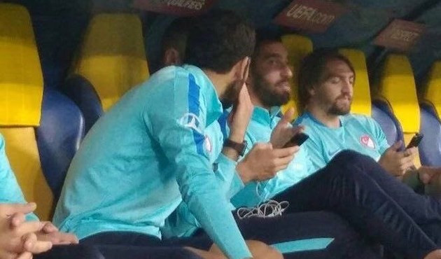 Yedek kul&uuml;besindeki bu fotoğraf b&uuml;y&uuml;k tepki &ccedil;ekti...