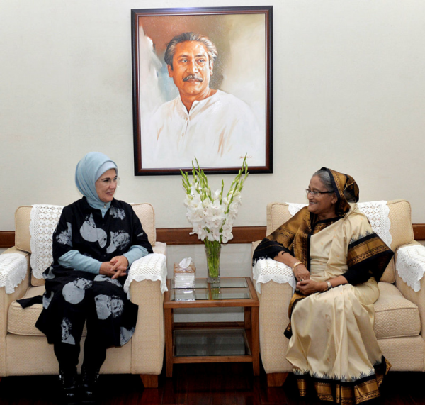 0x0-emine-erdogan-banglades-basbakani-hasina-ile-gorustu-1504798545291