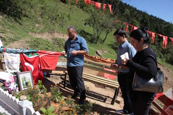 sehit-astsubay-ferhat-gedik-ile-eren-bulbul-un-annelerinin-aci-bulusmasi-9835806