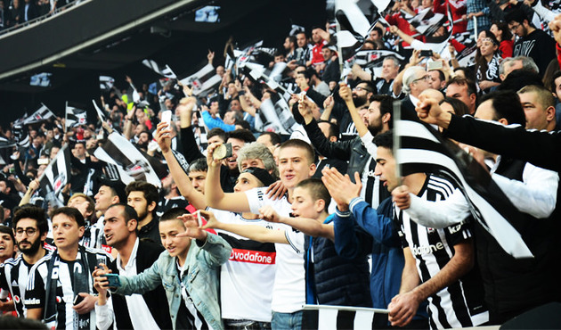 Beşiktaş taraftarı yasak falan dinlemiyor!