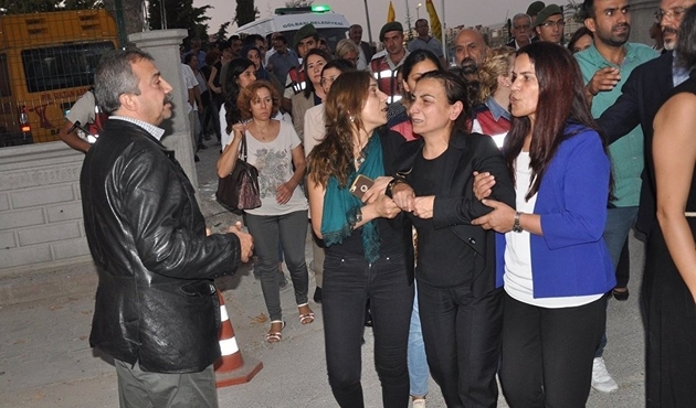 Tuğluk'un annesinin cenazesinde yaşananlara her kesimden tepki!