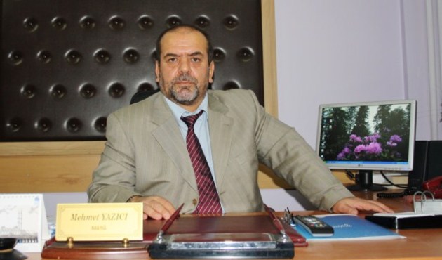 Başı a&ccedil;ık kadınları "teşhir &uuml;r&uuml;nleri"ne benzetti: A&ccedil;ıklar hep yarı fiyatına satılır!