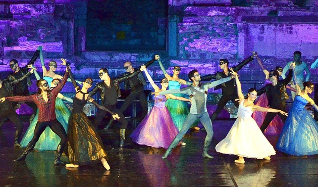 Efes'te Romeo ve Juliet b&uuml;y&uuml;ledi!