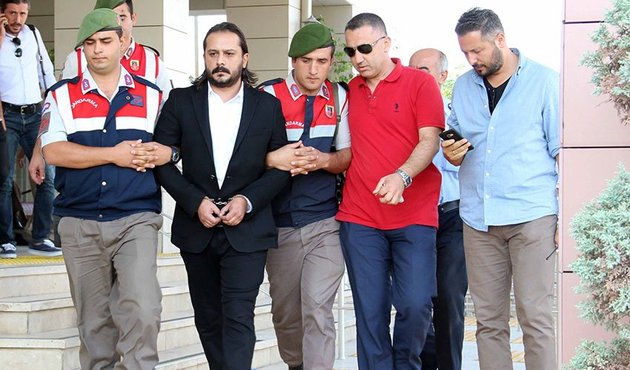 Emrah Serbes'in iddiası acılı ağabeyi &ccedil;ileden &ccedil;ıkarttı!