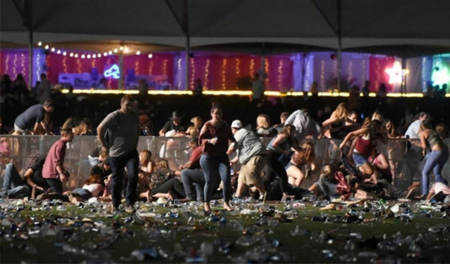 Las Vegas'ta konsere silahlı saldırı! 58 kişi &ouml;ld&uuml;, 500 kişi yaralandı! / VİDEO
