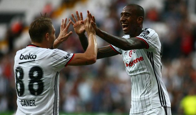 Talisca, Caner Erkin'e u&ccedil;an tekme attı