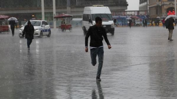 istanbulda_beklenen_yagis_basladi_1507376038_6999