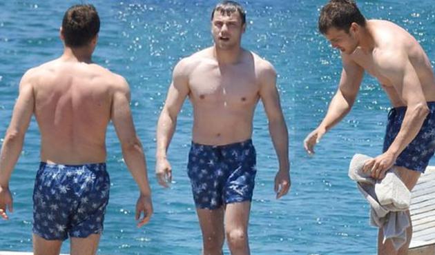 'S&ouml;z'&uuml;n yıldızı Tolga Sarıtaş tatilde!