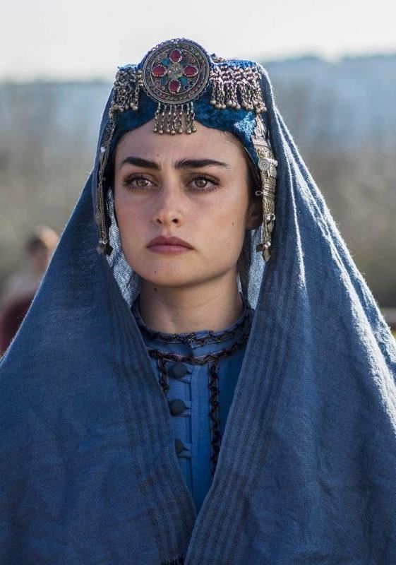 dirilis-ertugrul-halime-hatun-esra-bilgic-biyografi