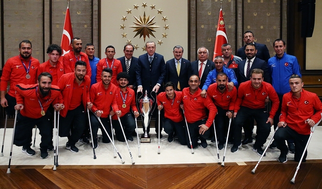 Cumhurbaşkanı Erdoğan Ampute Milli Takım'ı kabul etti...