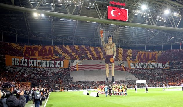 Galatasaray'ın koreografisine şok tepki! FET&Ouml; mesajı mı var?