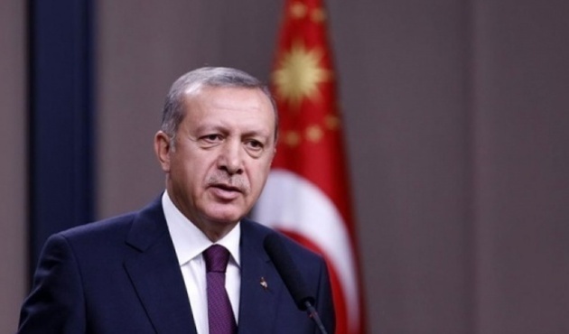 Erdoğan, Galatasaray taraftarına formasını &ccedil;ıkarttırdı! / VİDEO