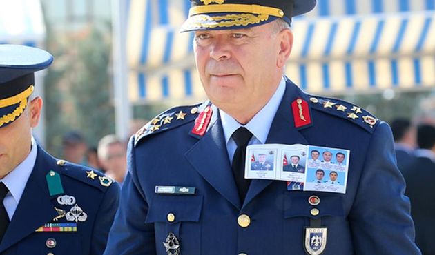 Akıncı &Uuml;ss&uuml;'nde rehin tutulan Org. Abidin &Uuml;nal'dan 15 Temmuz bombaları