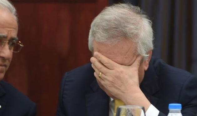 Aziz Yıldırım k&uuml;rs&uuml;de ağladı!