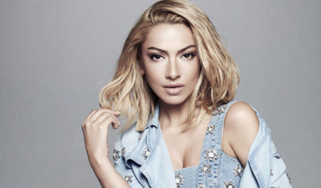 Hadise eski yarışmacısıyla yeni bir aşka yelken a&ccedil;tı!