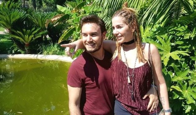 Mustafa Ceceli doğum g&uuml;n&uuml;nde mutluluktan kanatlandı!