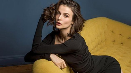 B&uuml;şra Develi oyunculukta yaşadığı iniş ve &ccedil;ıkışları Miss Vogue T&uuml;rkiye'ye anlattı!