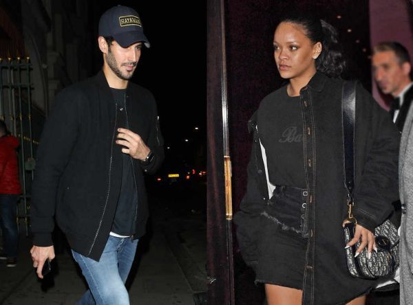 rs_1024x759-170930134413-1024.rihanna.cm.93017