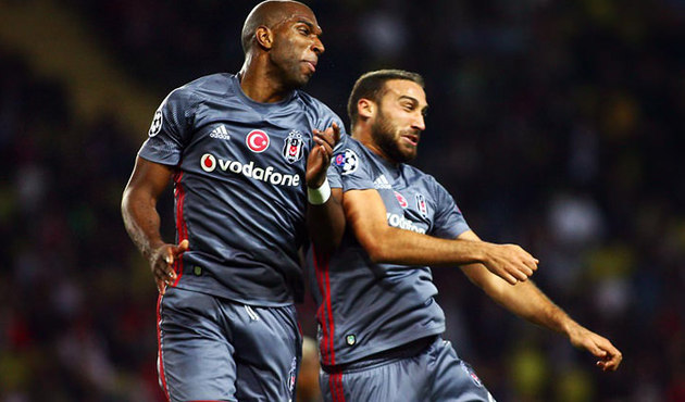 Ryan Babel'den dikkat &ccedil;eken Fenerbah&ccedil;e paylaşımı!