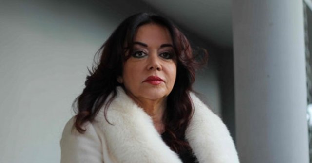 Gurur Aydoğan annesi Oya Aydoğan'ın gizli kasasından &ccedil;ıkanı a&ccedil;ıkladı