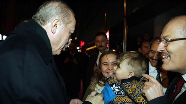 cumhurbaskani-erdogan-minik-adasi-ile-bulustu-10311706