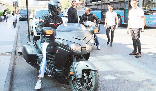 İdo Tatlıses kendisini &ouml;d&uuml;llendirdi...
