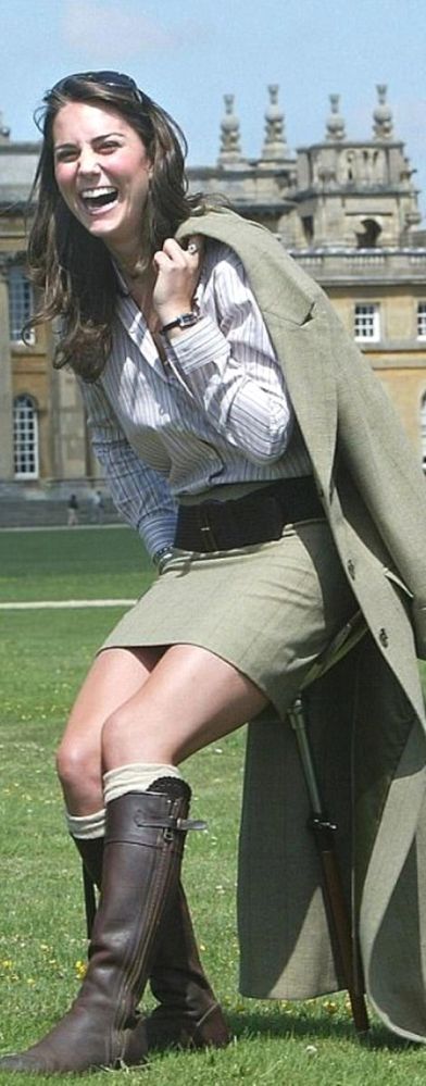 duses-kate-middleton-10-yildir-ayni-cizmeyi-10296699_3155_m