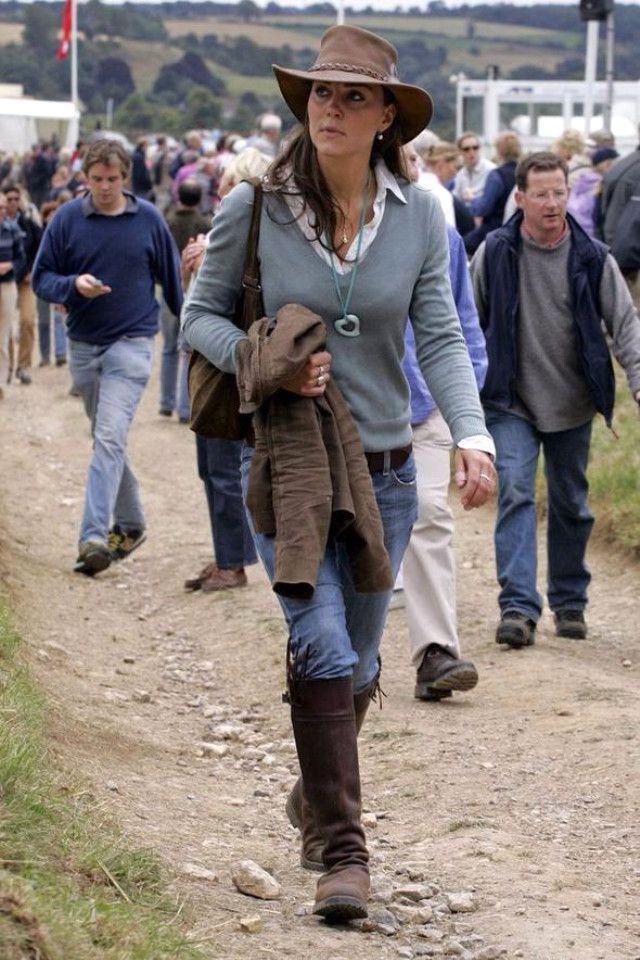 duses-kate-middleton-10-yildir-ayni-cizmeyi-10296699_7430_m