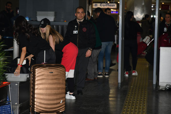 yasmin-erbil-in-gece-yarisi-londra-kacisi--10536559