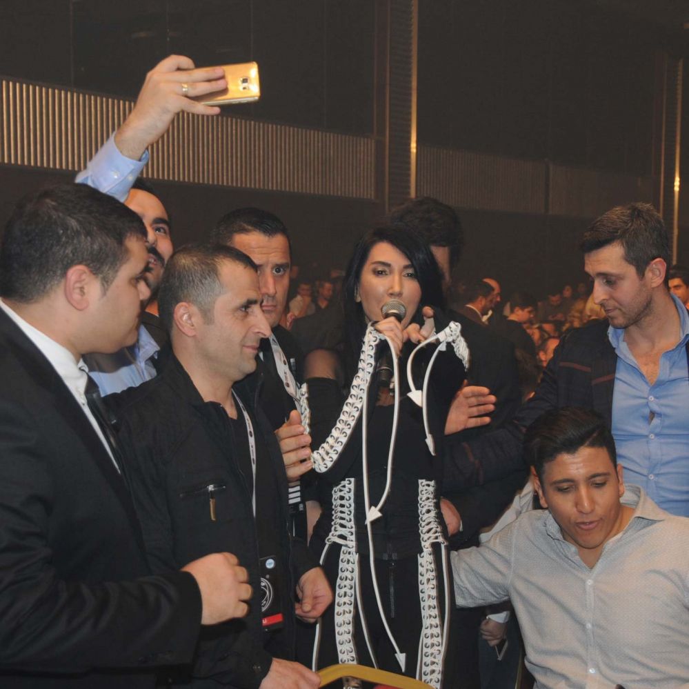 hande-yener-55