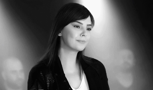 Ebru G&uuml;ndeş,  kızı babasından haber alamasın diye yapmadığını bırakmadı!
