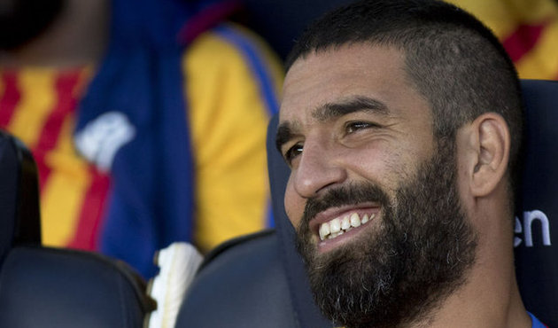 Arda Turan yine DM'den y&uuml;r&uuml;rken yakalandı!