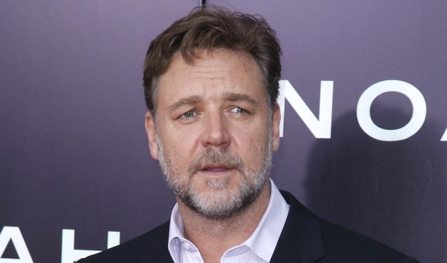 Russell Crowe&rsquo;dan yakışıklı oyuncuya &ouml;vg&uuml; dolu s&ouml;zler!