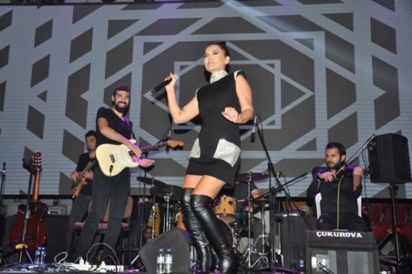 hayrani-hediye-ettigi-cizmeyi-geri-isteyen-demet-10443008_8894_m_1