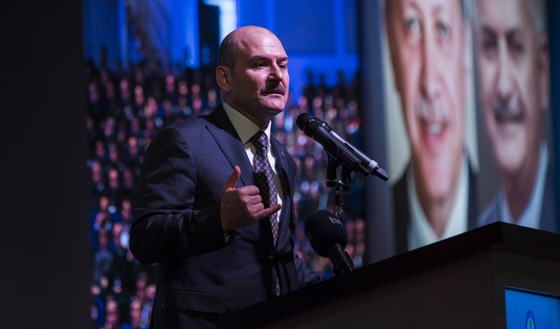 Bakan Soylu: Bir okulun yanında uyuşturucu satan, uyuşturucu tacirinin ayağını kırmayan polis g&ouml;revini yapmıyor demektir!