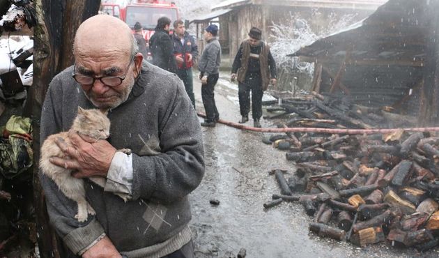 Bazen kaybedersin. Ama umutların vardır. Arkana bakmadan yoluna devam edersin.