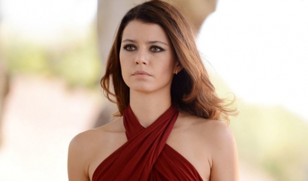 Beren Saat neden sessizliğe g&ouml;m&uuml;ld&uuml;?