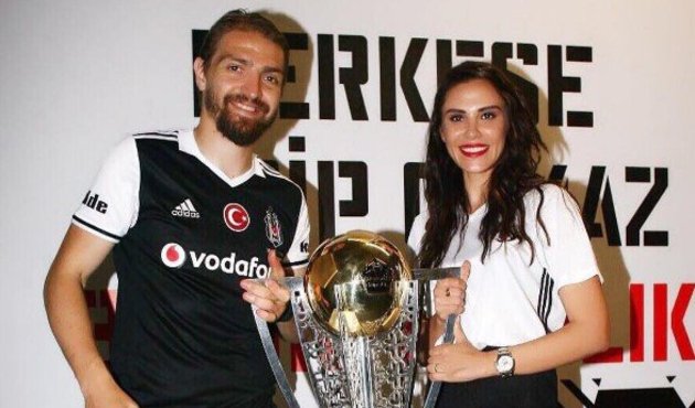 Ş&uuml;kran Ovalı ve Caner Erkin bebek mi bekliyor?