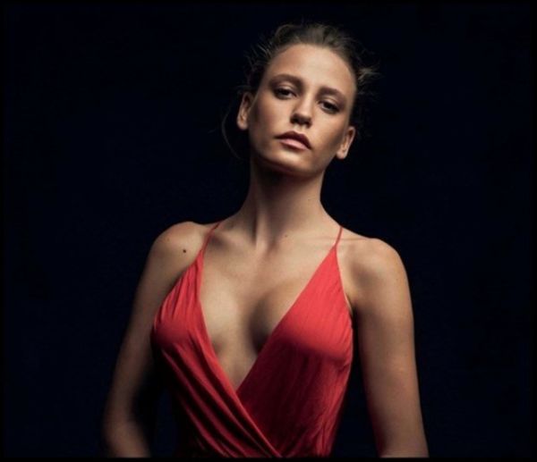 serenay-sarikaya-kariyeri-icin-turkiye-yi-terk-10471168_2239_m