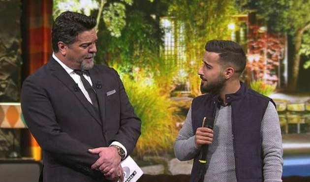 Beyaz Show'a konuk olan mandalinacı kimdir? / Pazarcı Veysel ka&ccedil; yaşındadır / Veysel Mutlu nerelidir / Videoları ve şarkıları nelerdir?