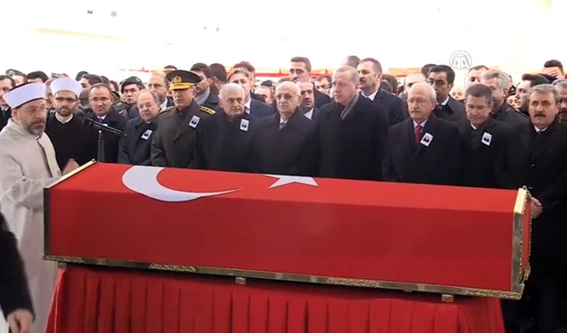 Devletin zirvesi Afrin şehidini son yolculuğuna uğurladı...